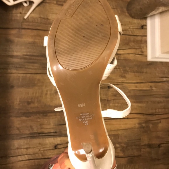 “Guess” white Strappy sandles size 81/2 zippers - Picture 7 of 7